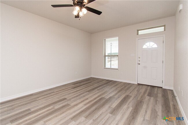 Building Photo - 121 Leon St