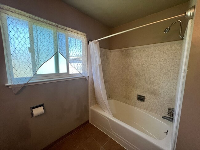 Building Photo - 2 bedroom country home in Escalon!