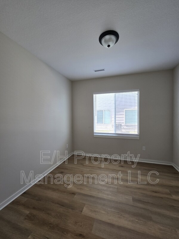 Building Photo - 12195 Fennec St