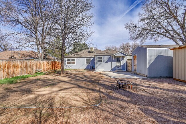 Building Photo - 2317 De Soto Rd