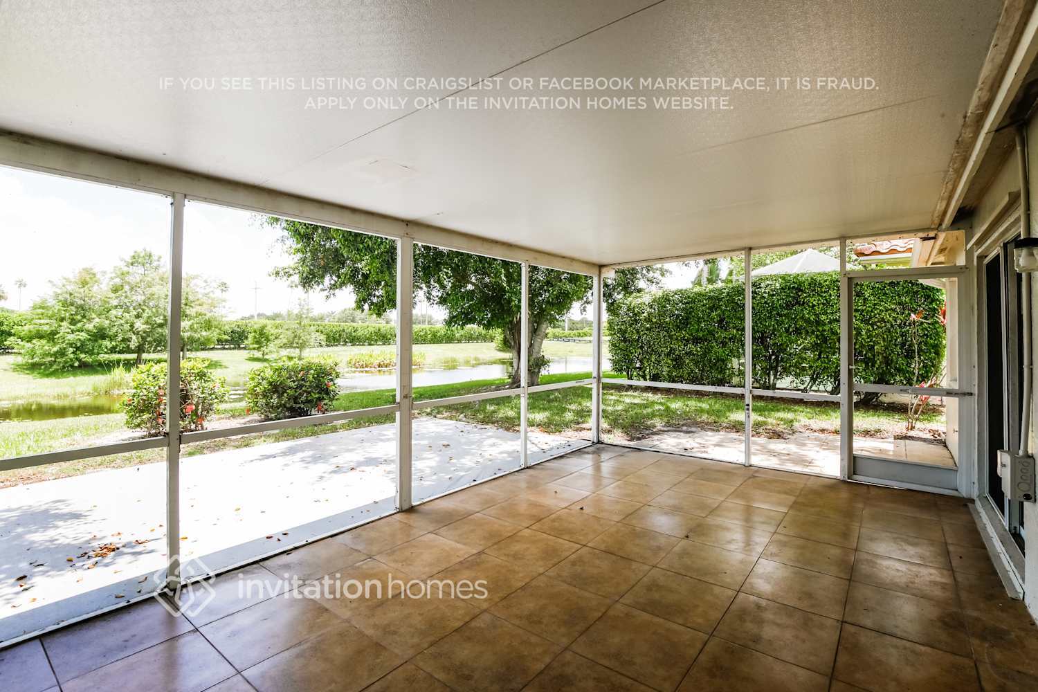 Building Photo - 2542 Country Golf Dr