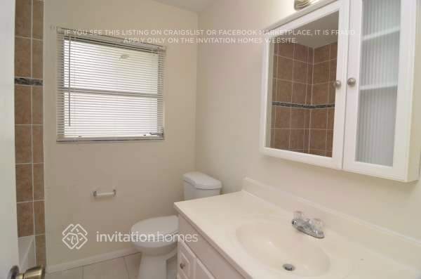 Building Photo - 11124 64th Terrace N