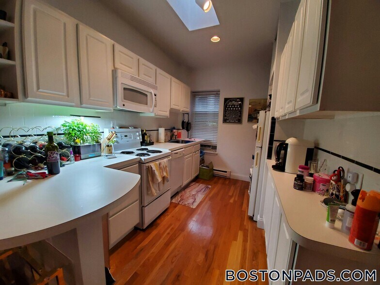 Building Photo - 57 Westland Ave