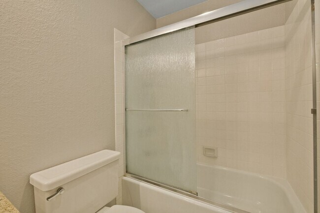 Building Photo - Popular Woodside Commons at Its Finest.