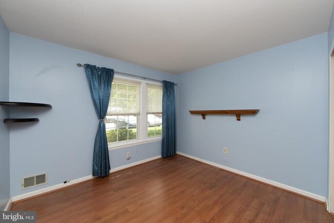 Building Photo - 115 Cascade Ct