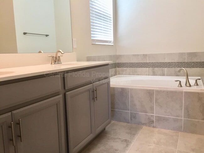 Building Photo - 12076 Theme Alley