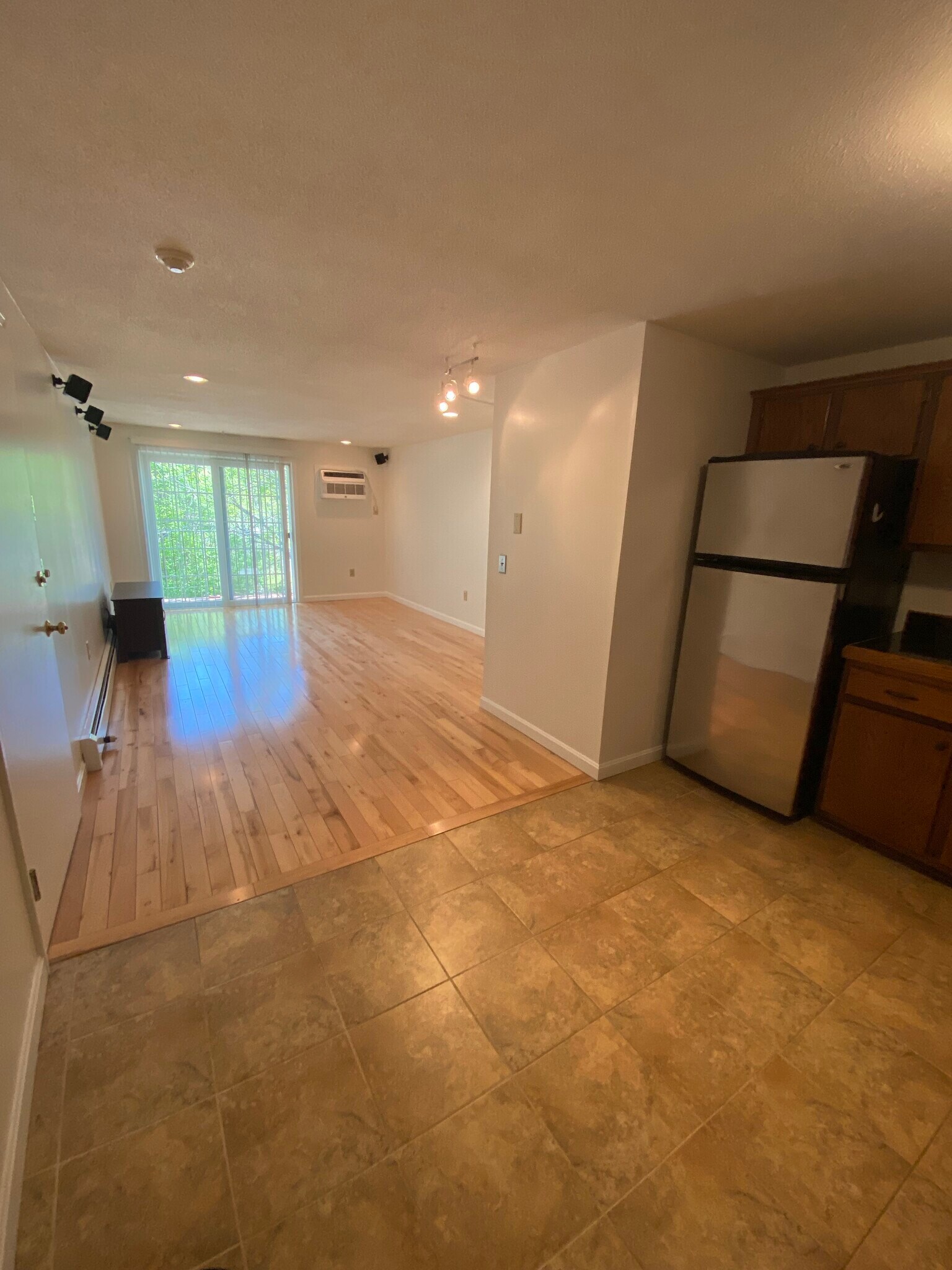 Building Photo - 609 White Cedar Blvd