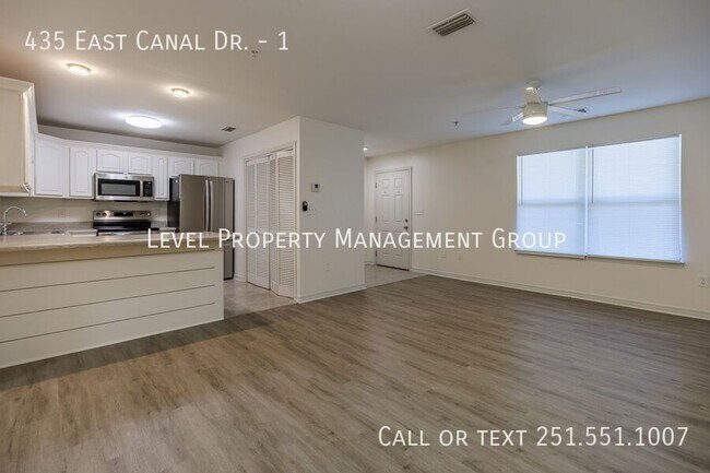 Building Photo - 435 E Canal Dr