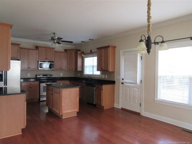 Building Photo - 7260 Sandcastle Ln
