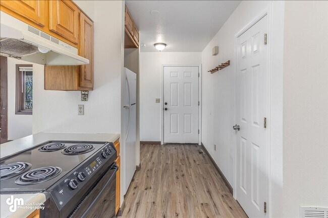 Building Photo - 876 N Wesglenn Cir