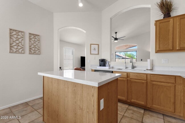 Building Photo - 1216 W Pinon Ave