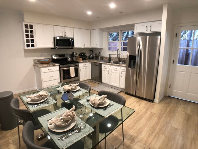 Building Photo - 422 Pacific St