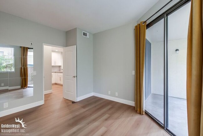 Building Photo - Updated 2Bdm 2Ba Condo in the Creekwood Co...