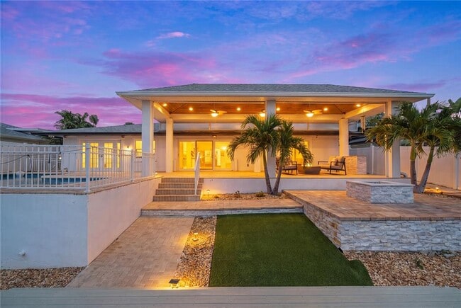 Building Photo - 3924 Versailles Dr