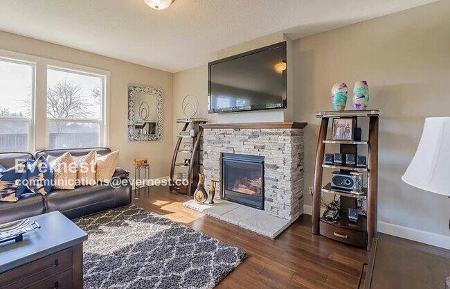 Building Photo - 5 Bed, 4 Bath / Section 8 Accepted / Available now!
