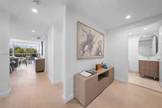 Building Photo - 9201 E Bay Harbor Dr