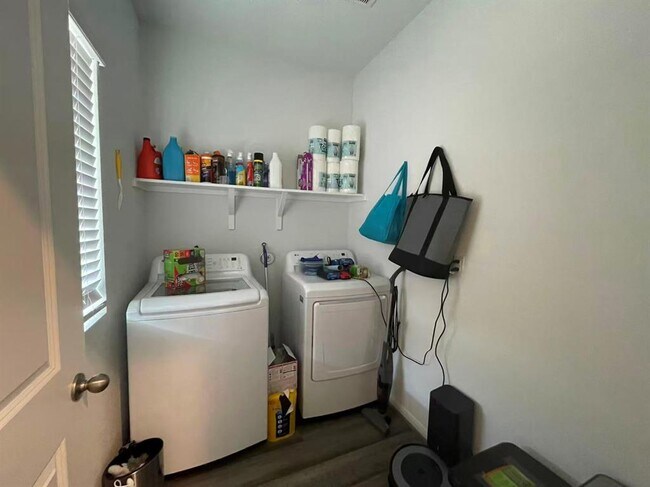 Building Photo - 141 Mammoth Dr