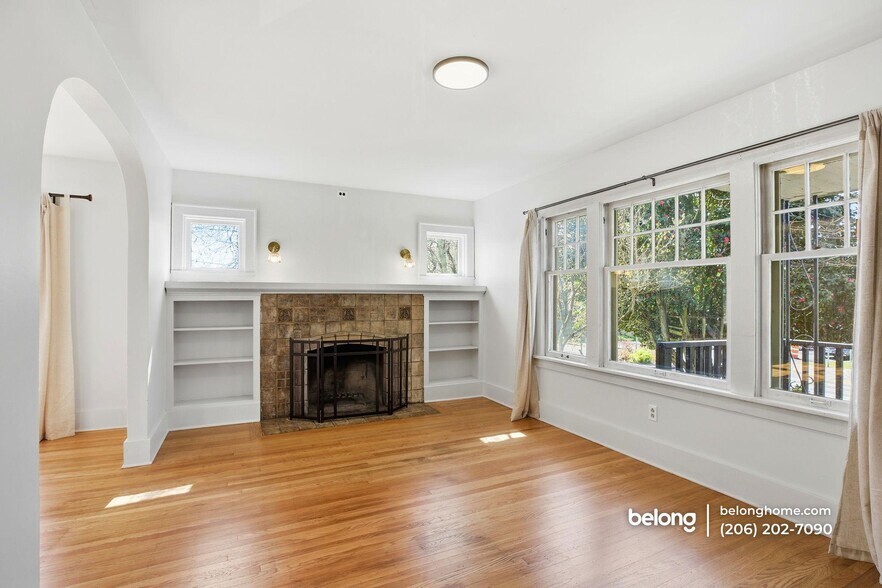 Building Photo - 4302 Woodlawn Ave N