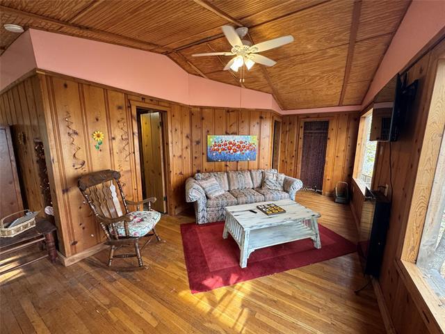 Building Photo - 160 Lake Point Dr