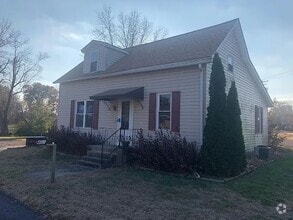 Building Photo - 401 N Lucas St