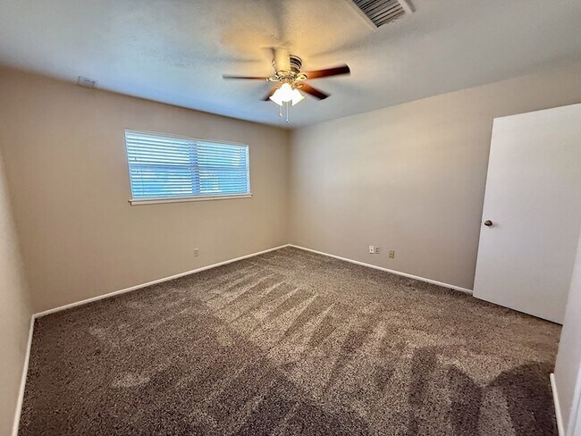 Building Photo - 2507 Camarie Ave