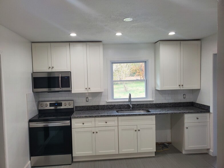 Kitchen - 220 Milford Dr