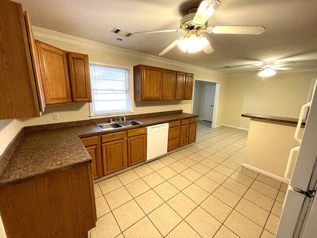 Building Photo - Five Points 5br House - FALL 2026 PRELEASE