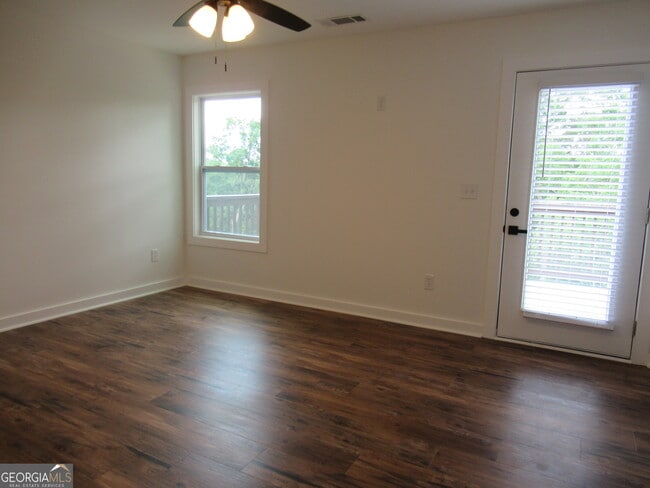Building Photo - 765 Old Kerns Rd