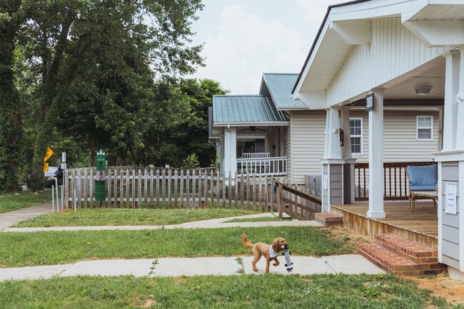 Building Photo - 308 Lamont St