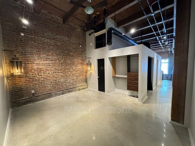 Building Photo - 326 Nelson St SW