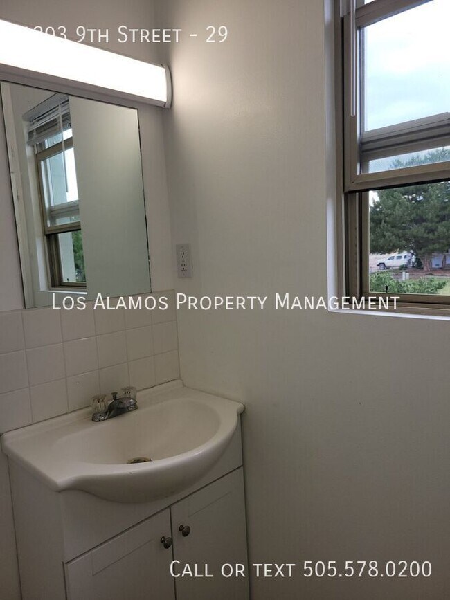 Building Photo - 1203 9th St