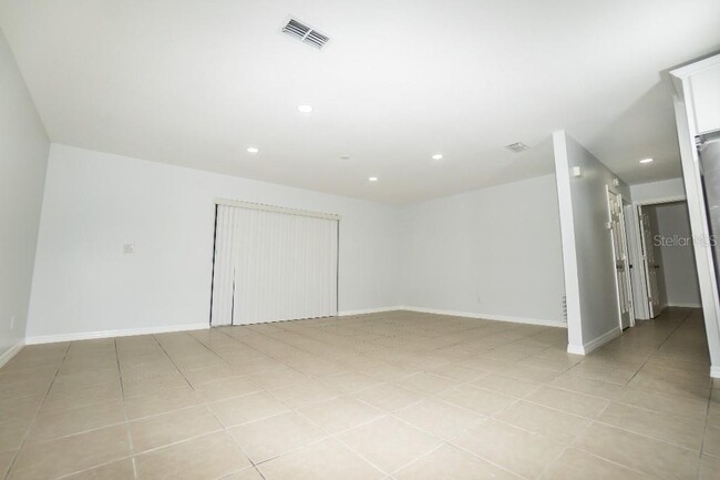 Building Photo - 124 Lakeview Dr
