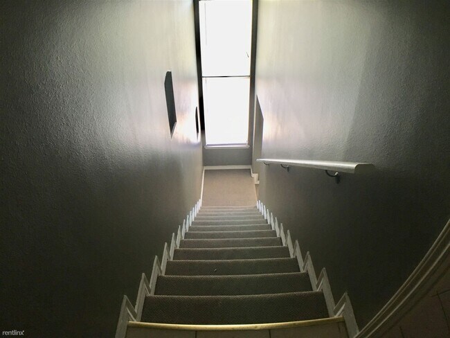 Building Photo - 2 br, 2.5 bath Townhome - 1206 W Fig Ave 2...