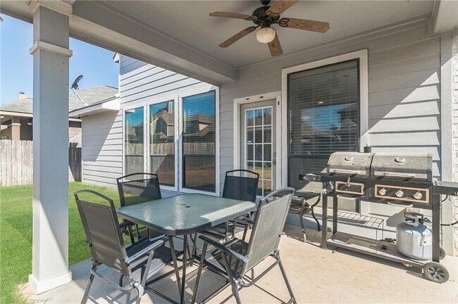 Building Photo - 3418 Castleton Dr