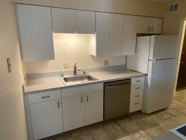 Building Photo - 2005 NW Hickory Ln