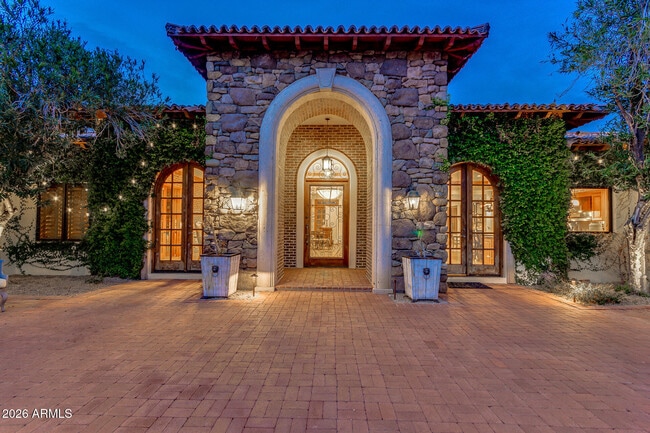 Building Photo - 6526 E Exeter Blvd