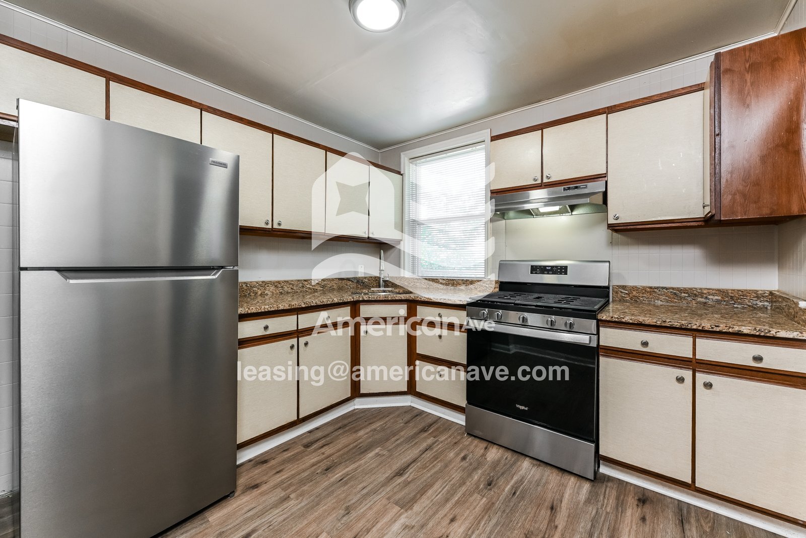 Building Photo - 211 Moore Ave