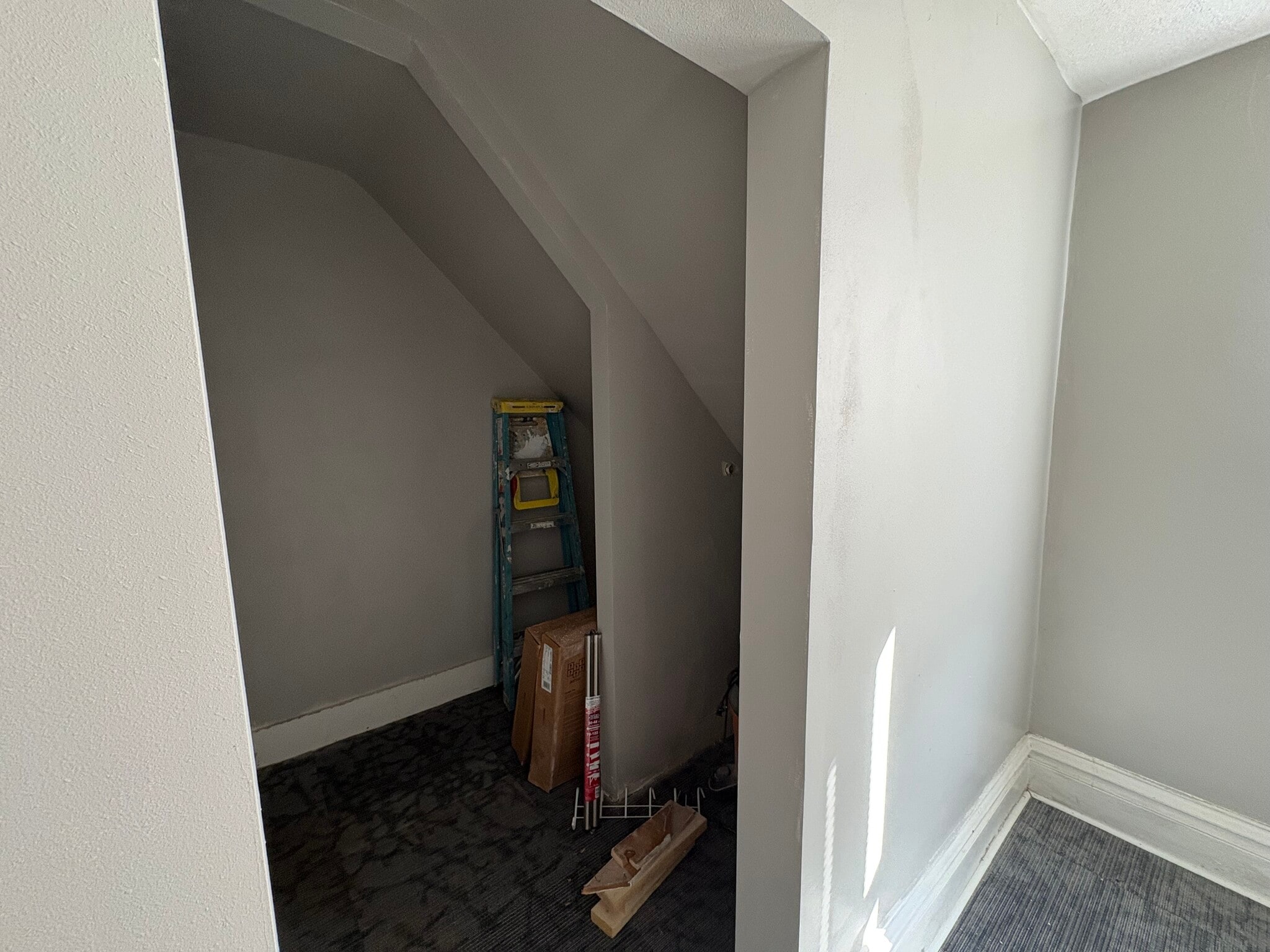 Building Photo - 714 S 1st Ave