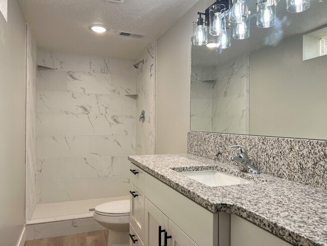 Building Photo - 702 N 100 W