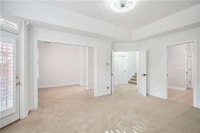 Building Photo - 3405 Regent Pl SW