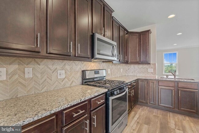 Building Photo - 5903 Garden Walk Dr