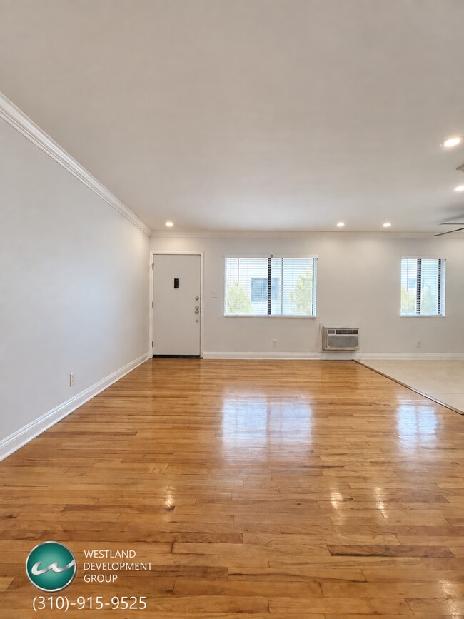Interior Photo - 1506 S Barrington
