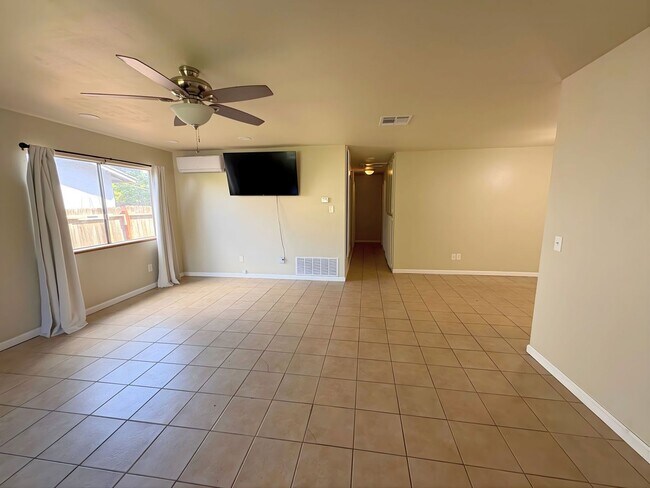Building Photo - 8186-8188 Zinnia Place