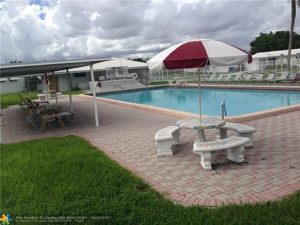 Building Photo - 2851 E Golf Blvd