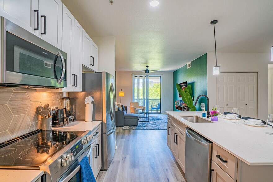 Building Photo - 6610 N 93rd Ave