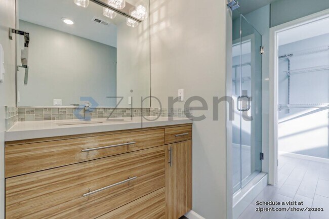 Building Photo - Unit