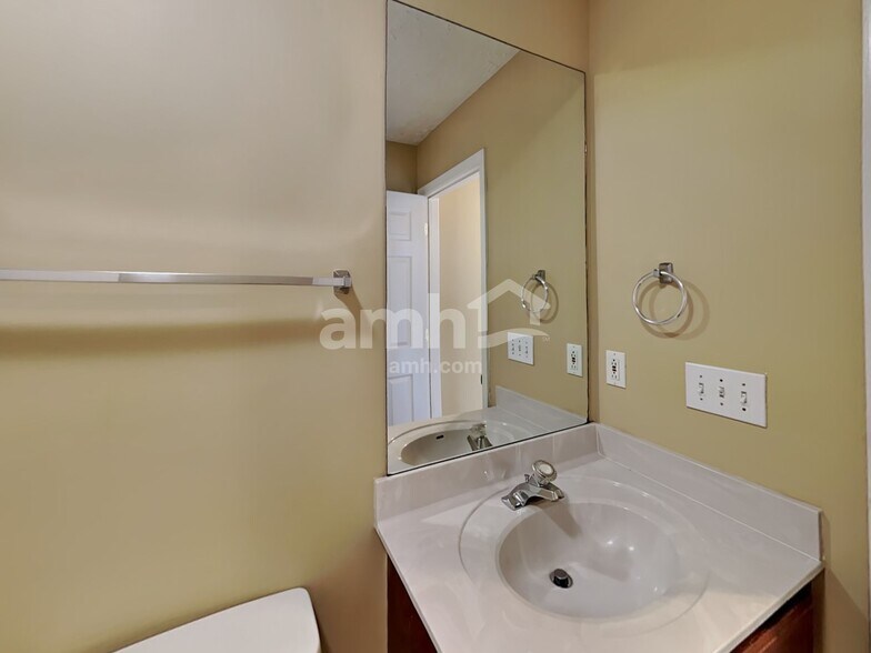 Building Photo - 544 Windy Rd