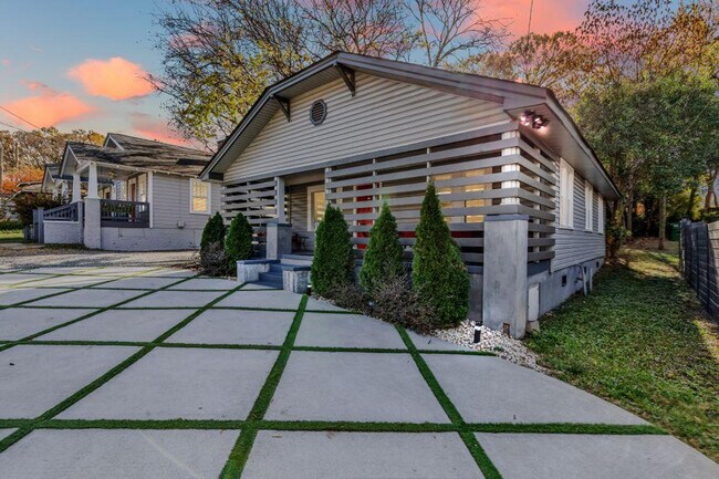 Building Photo - 820 Parkwood Ave