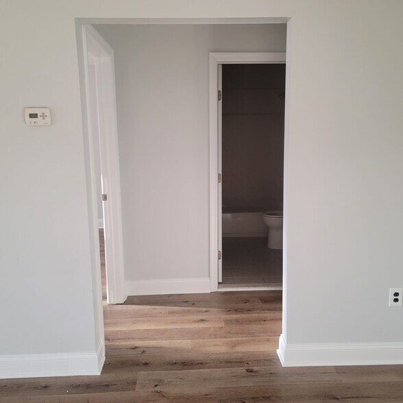 Bed/Bath Entry - 1617 Raspberry Ct