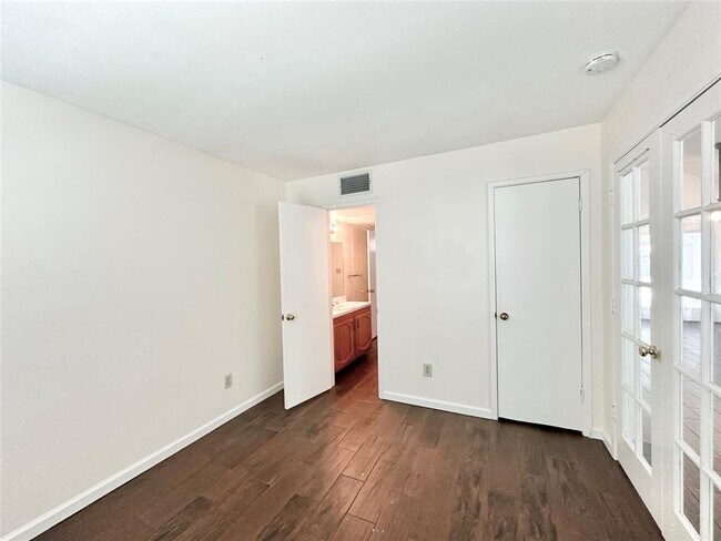 Building Photo - 10118 Spotted Horse Dr
